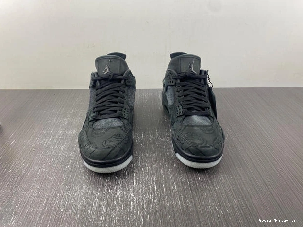 Vibrant KAWS JORDAN RETRO AIR 3862 4 930155 1027